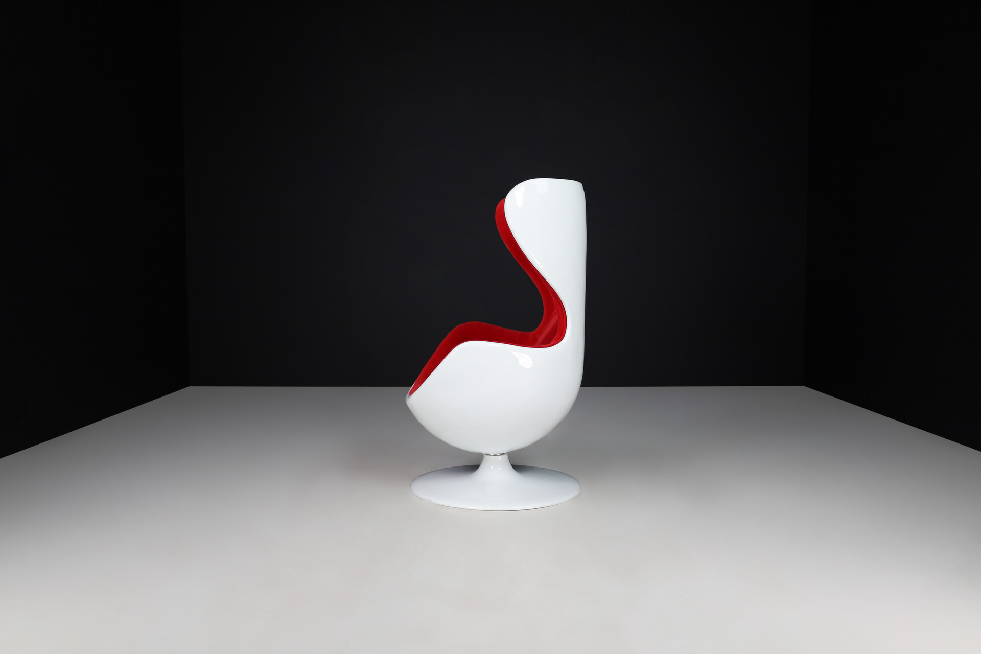 Egg chair online fiberglass